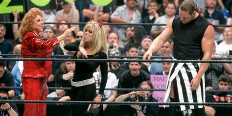 The Kat and Terri Runnels strip off their clothes.